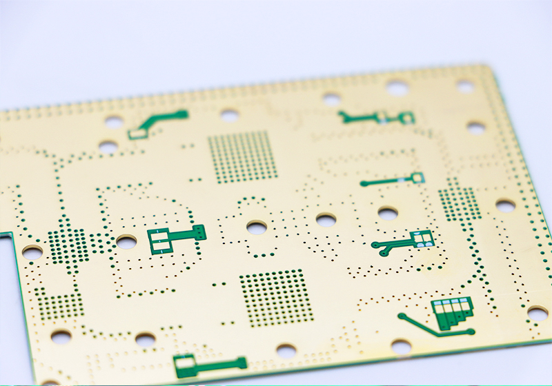 PCB fabrikatzaileek murgiltze urrezko eta urrezko plaken arteko aldea ulertzera eramaten zaituzte