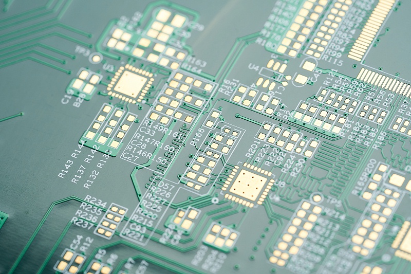 PCB fabrikatzaileek esaten dizute nola bereizi zirkuitu plakaren elikatze-iturriaren polo positiboak eta negatiboak?